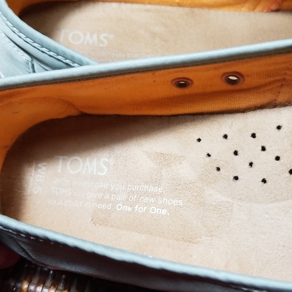 TOMS - Picture 5 of 8
